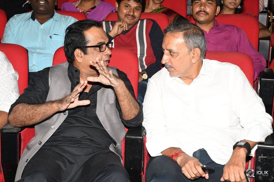 Aatadukundam-Raa-Movie-Audio-Function